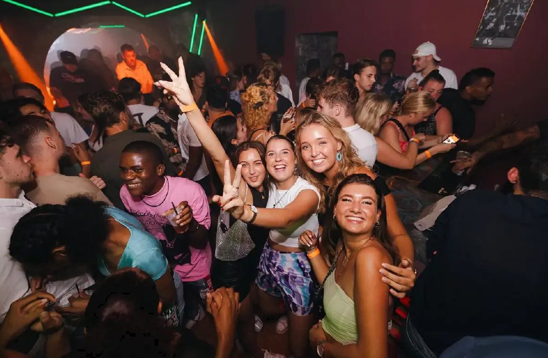 Packed dance floor on a Curaçao club night